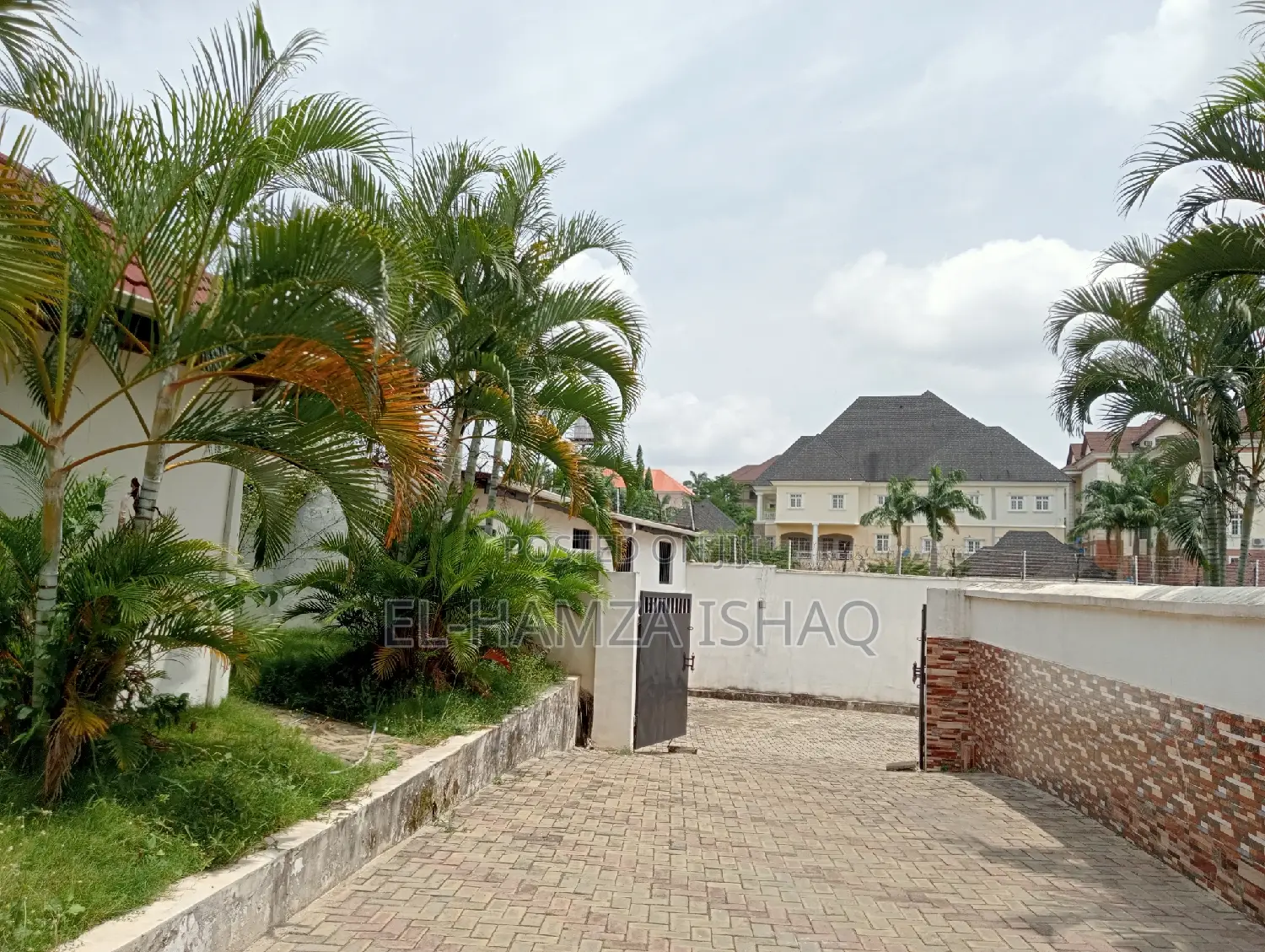 20bdrm Maisonette in Asokoro for sale in Asokoro