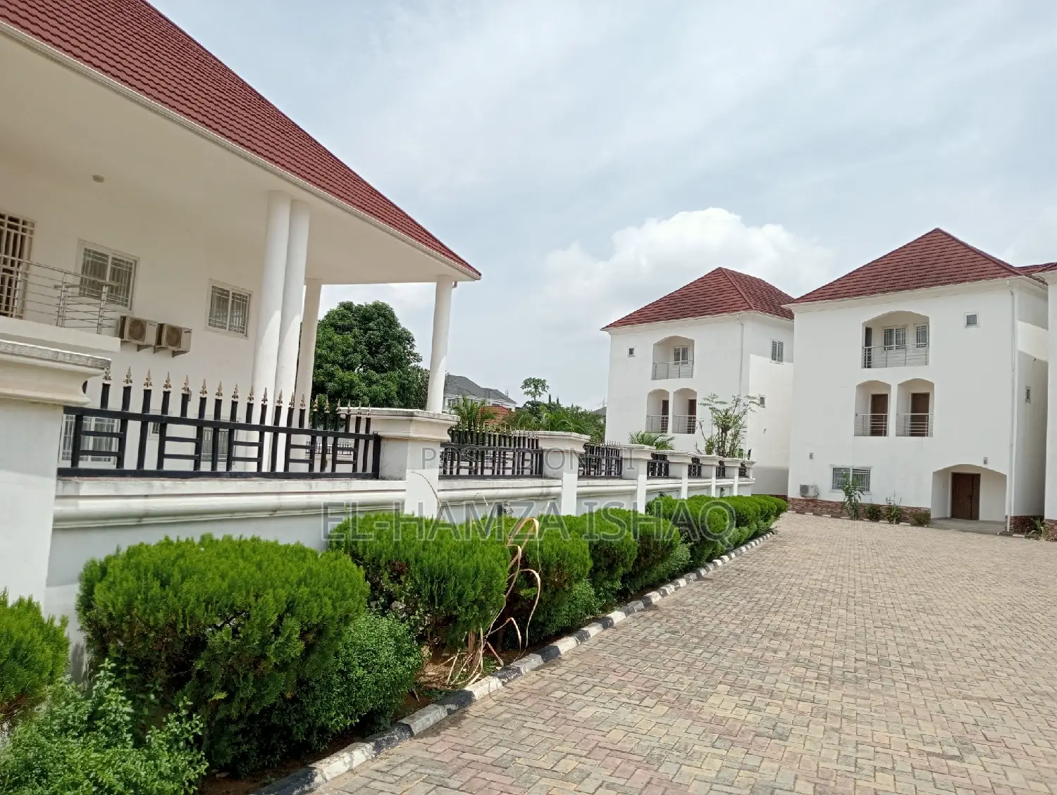 20bdrm Maisonette in Asokoro for sale in Asokoro