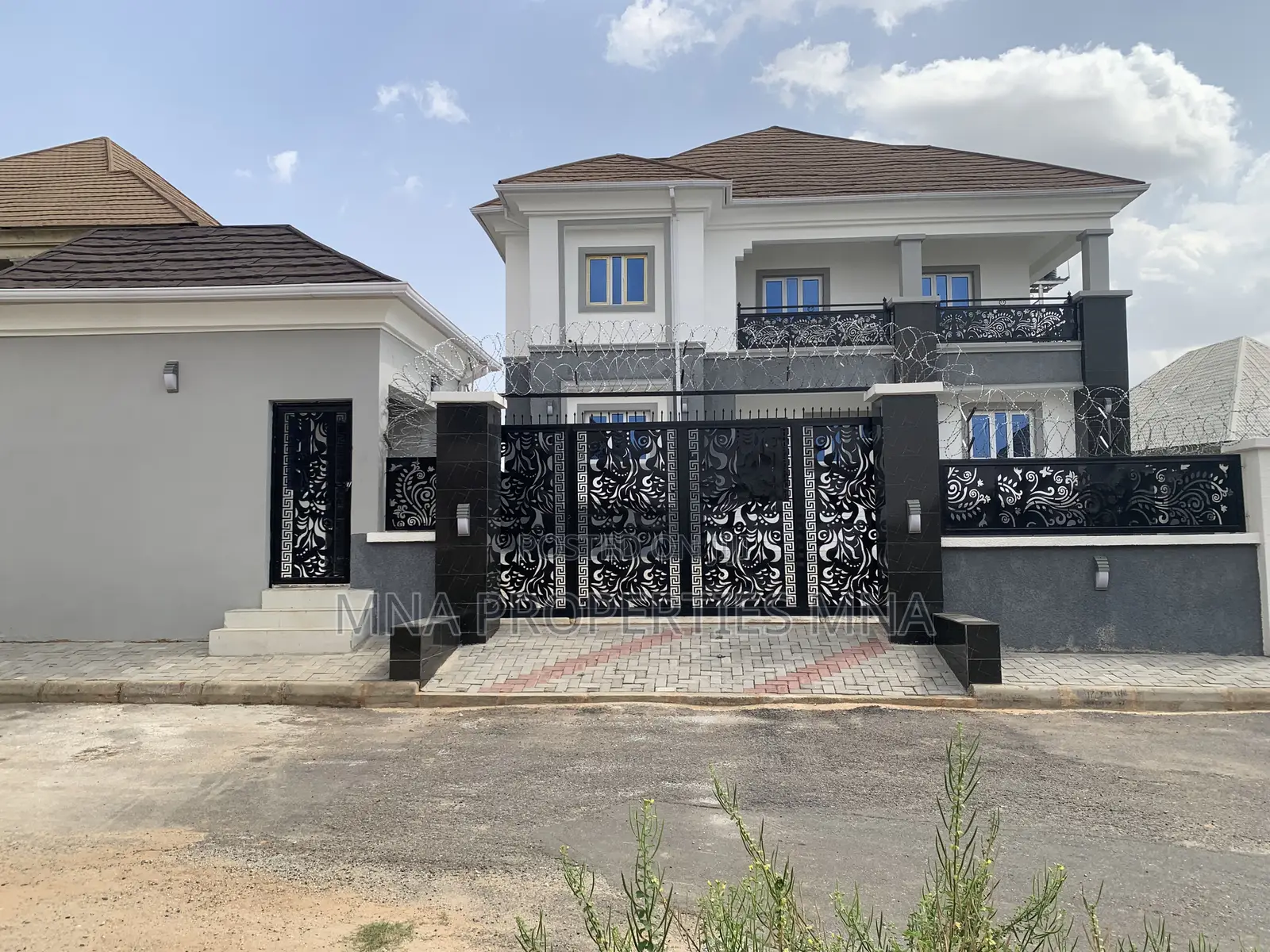 Furnished 5bdrm Duplex in Queens Park 3 Estate, Lugbe District for sale in Lugbe District