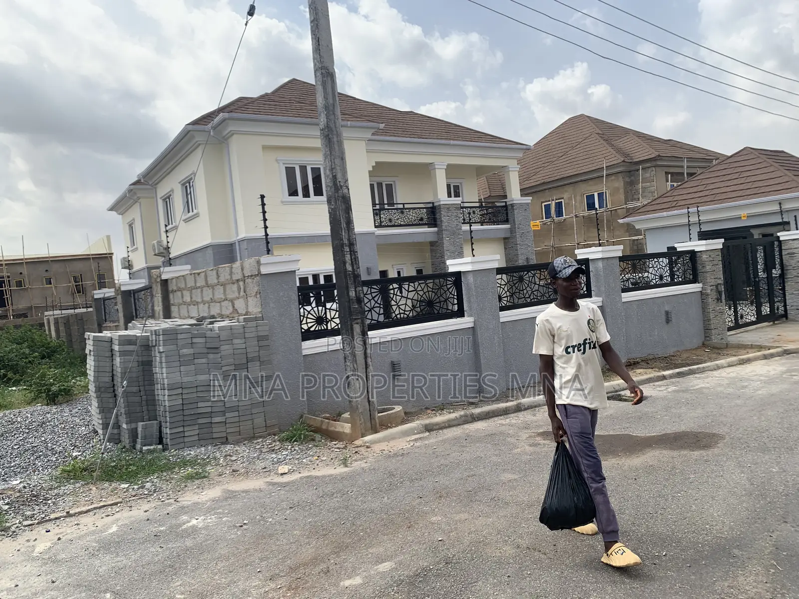 Furnished 5bdrm Duplex in Queens Park 3 Estate, Lugbe District for sale in Lugbe District