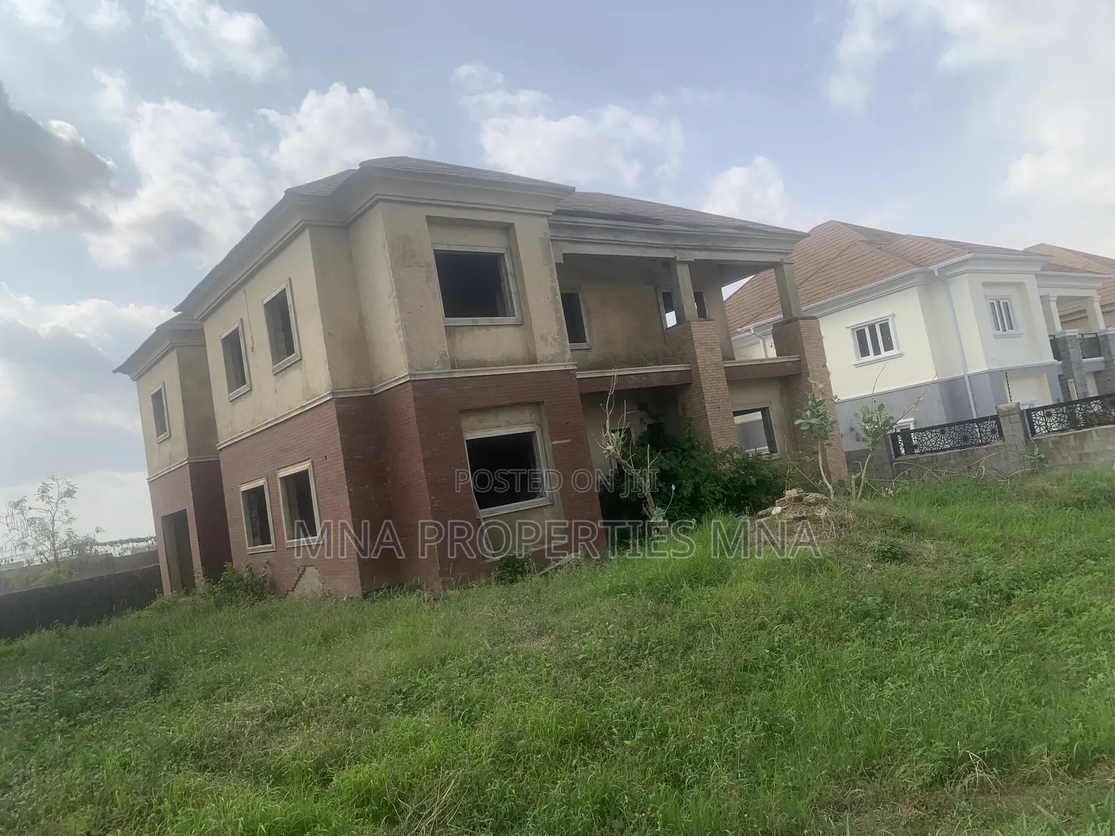 5bdrm Duplex in Queens Park 3 Estate, Lugbe District for sale in Lugbe District