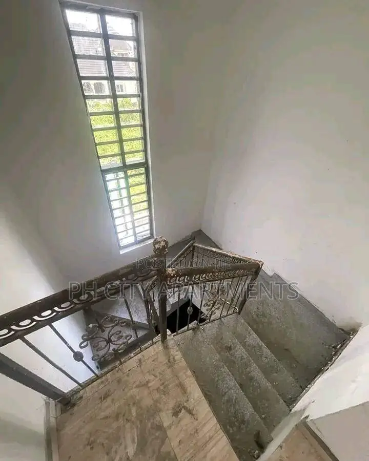 5bdrm Duplex in Cedarwood, Port-Harcourt for sale in Port-Harcourt