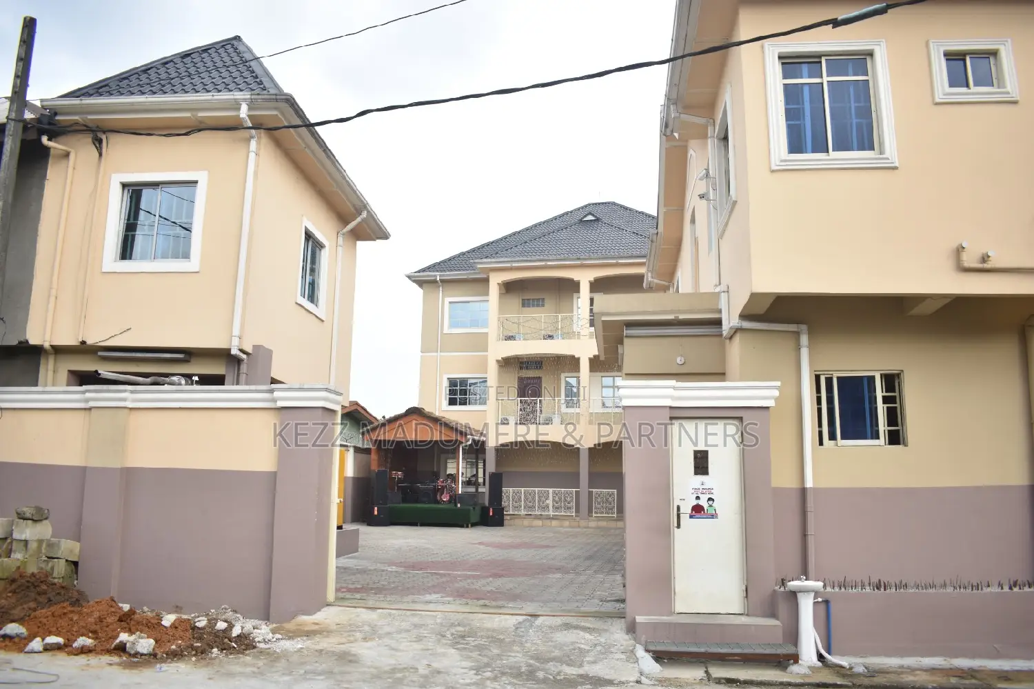 For Sale : 20 Rooms Functional Hotel in Port-Harcourt