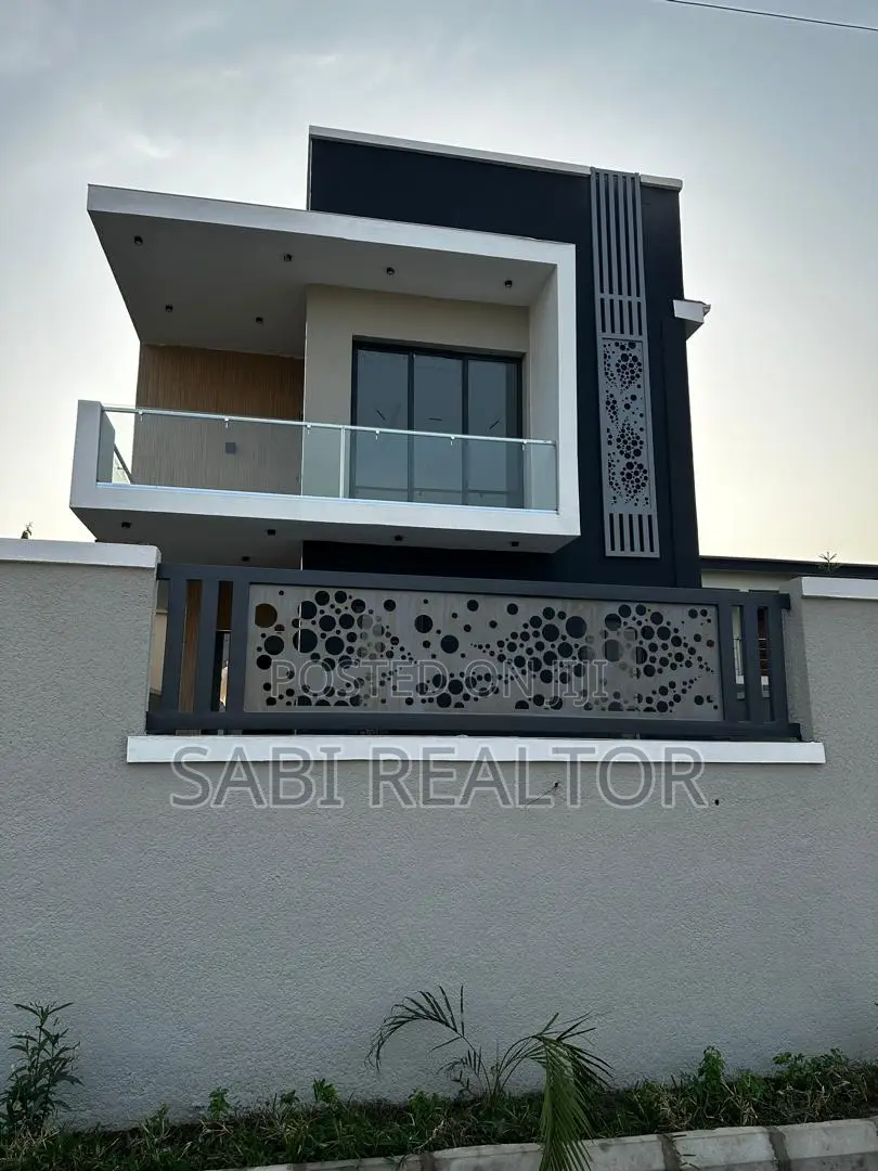 Furnished 4bdrm Duplex in Shonibare Estate for sale in Shonibare Estate