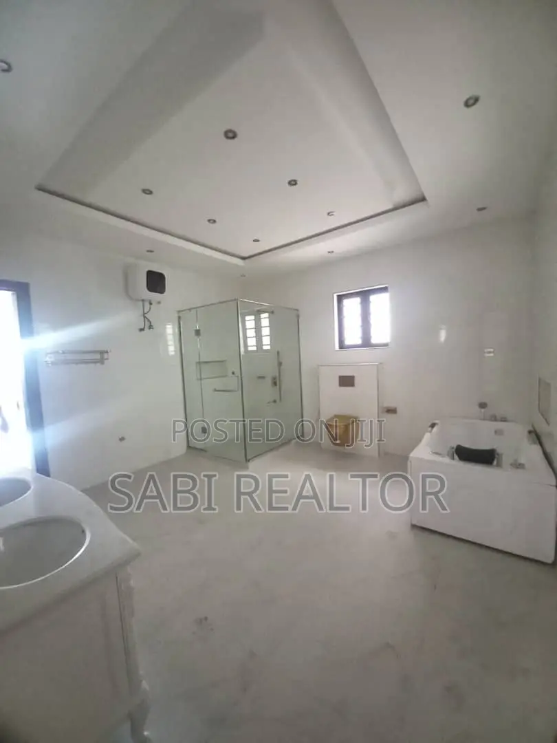 Furnished 6bdrm Duplex in Magodo Phase 2 for sale in GRA Phase 2 Shangisha