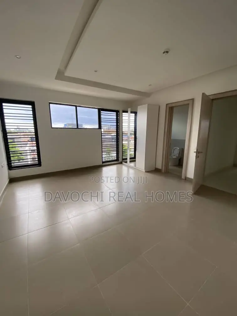 2bdrm Maisonette in Lekki Phase One for rent in Lekki