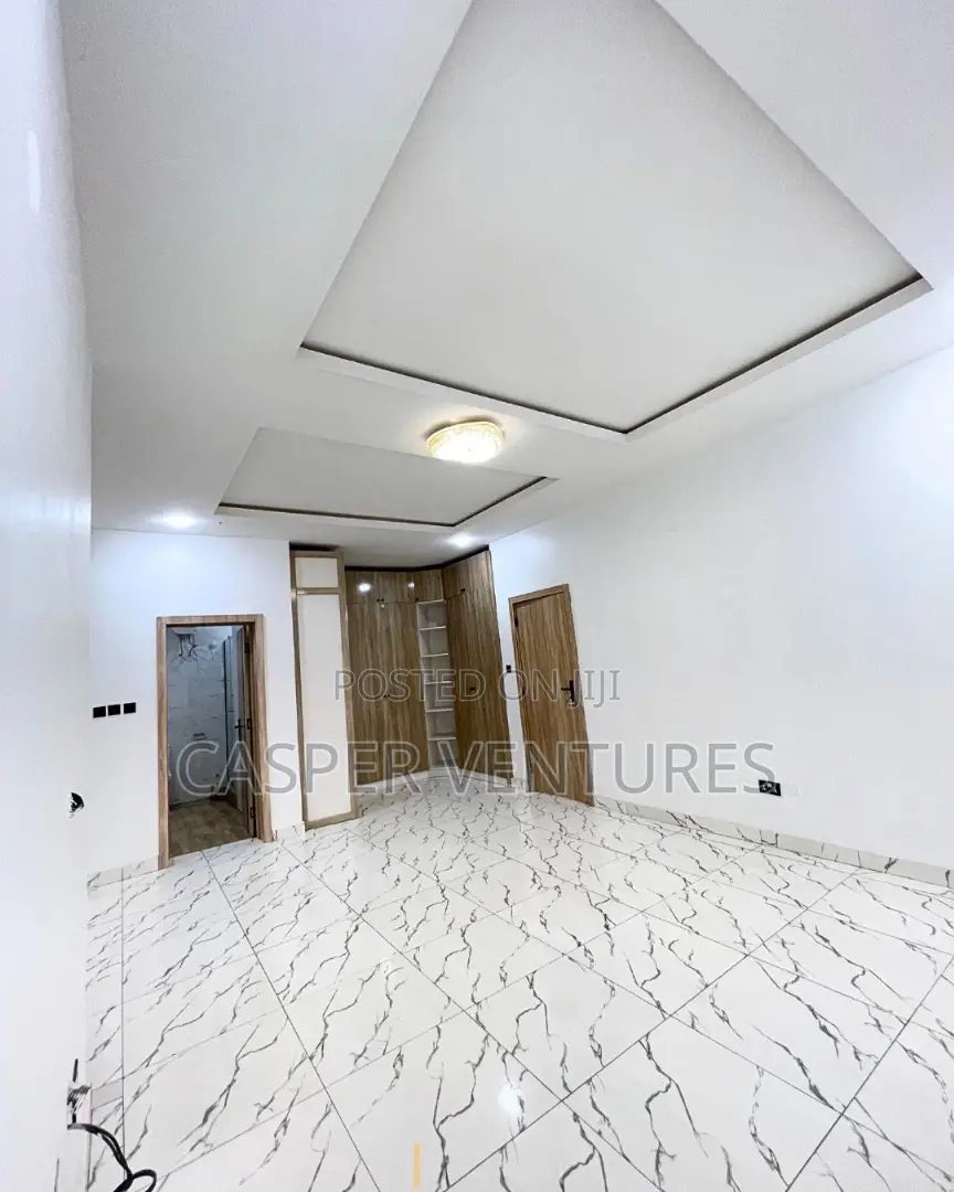 4bdrm Duplex in Ologolo for sale in Ologolo