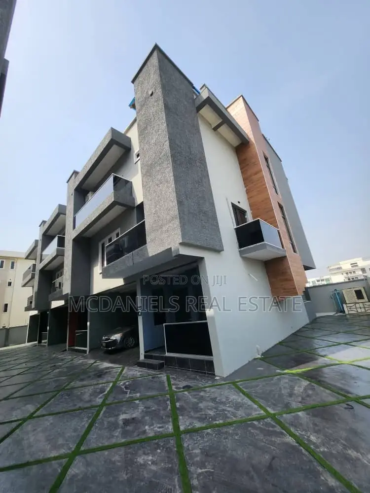 5bdrm Townhouse/Terrace in Ikate for Sale in Ikate