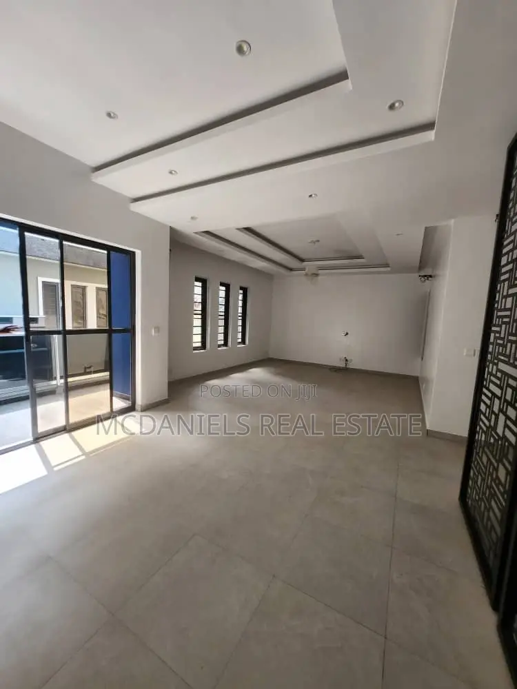 5bdrm Townhouse/Terrace in Ikate for Sale in Ikate