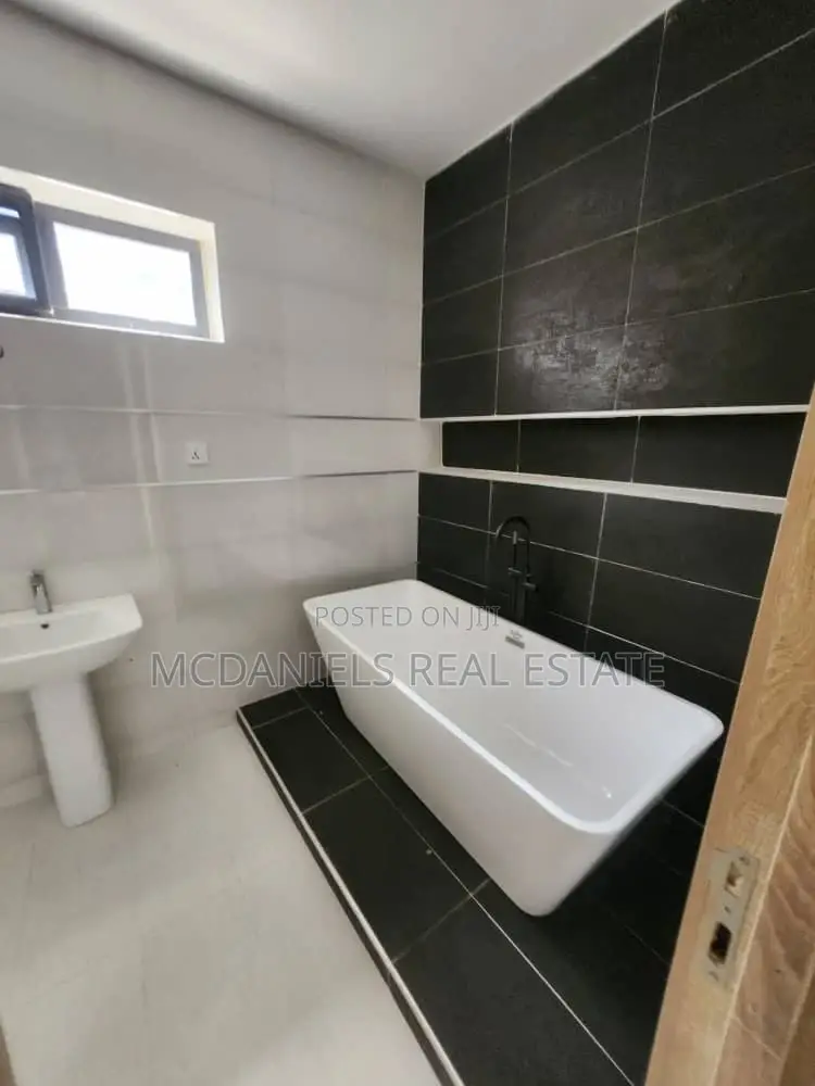 5bdrm Townhouse/Terrace in Ikate for Sale in Ikate