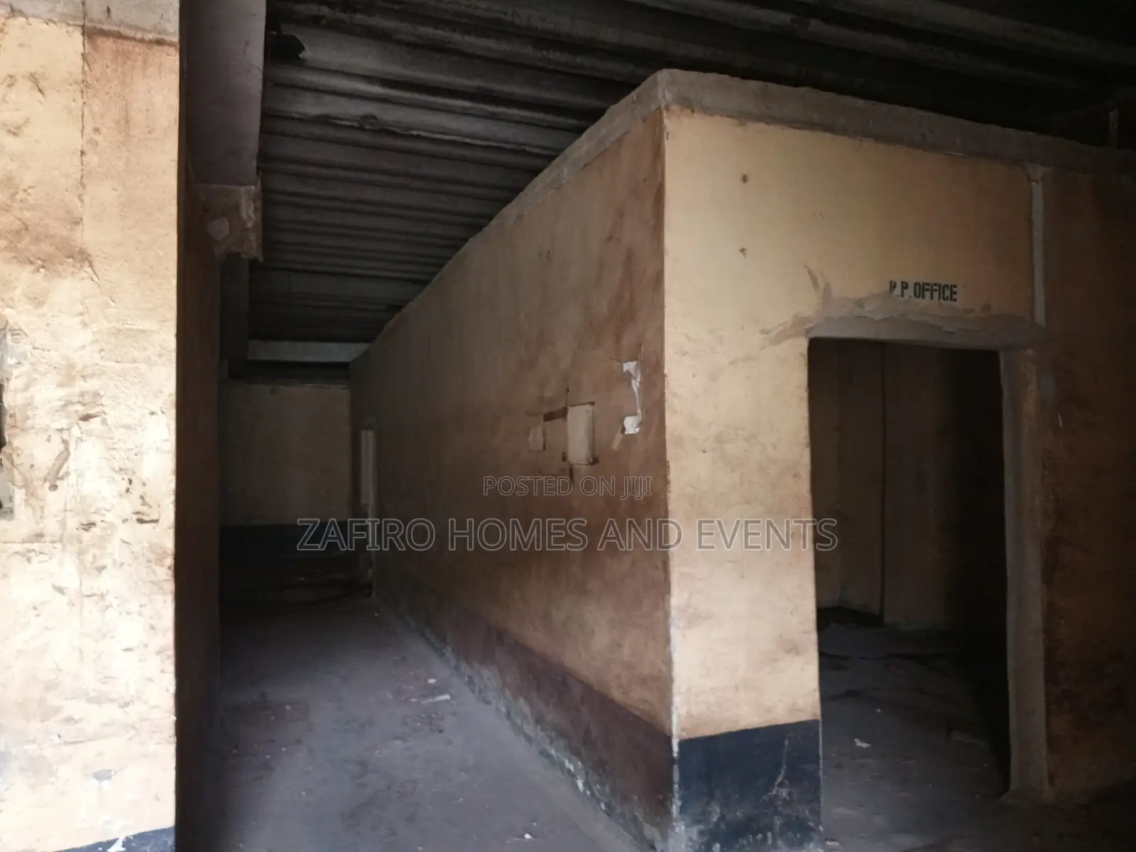 Strategic 1500m2 Warehouse on Old Lagos Road Near New Garage in CHallenge / Ibadan
