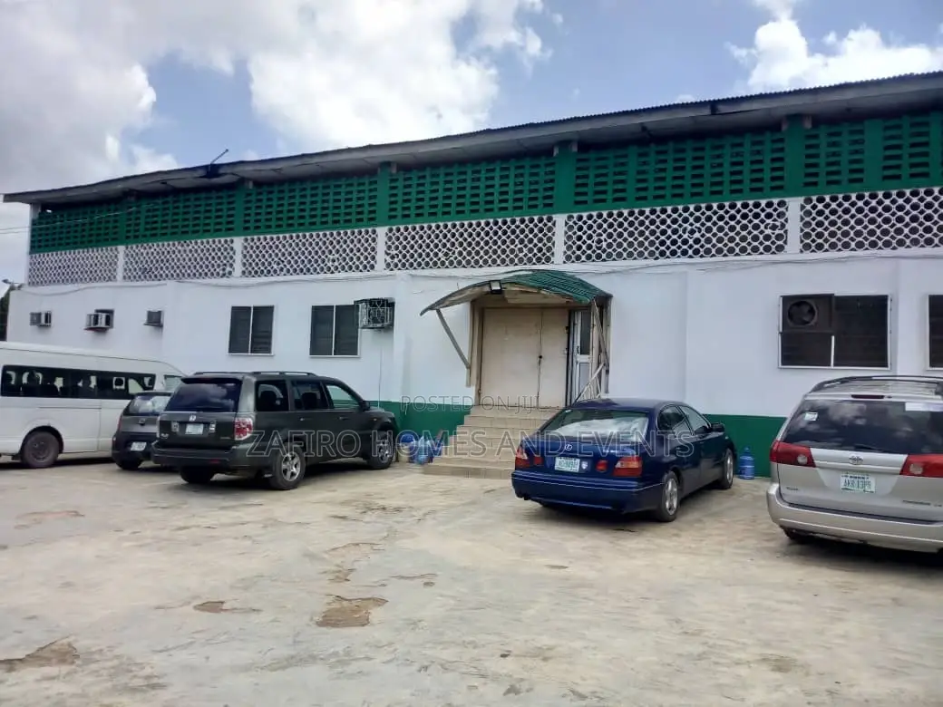 Strategic 1500m2 Warehouse on Old Lagos Road Near New Garage in CHallenge / Ibadan