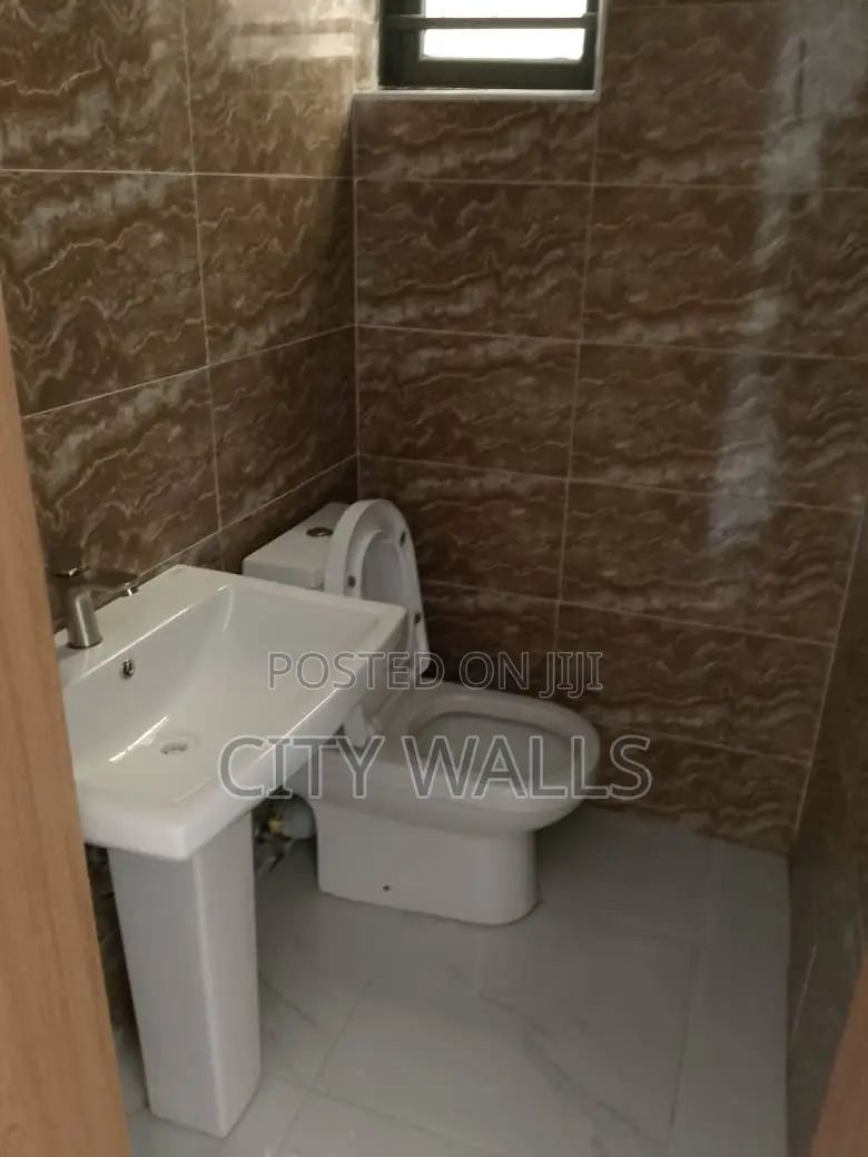 4bdrm Duplex in Chevron for rent in Chevron