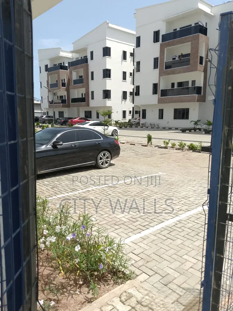 3bdrm Block of Flats in Chevron for rent in Chevron