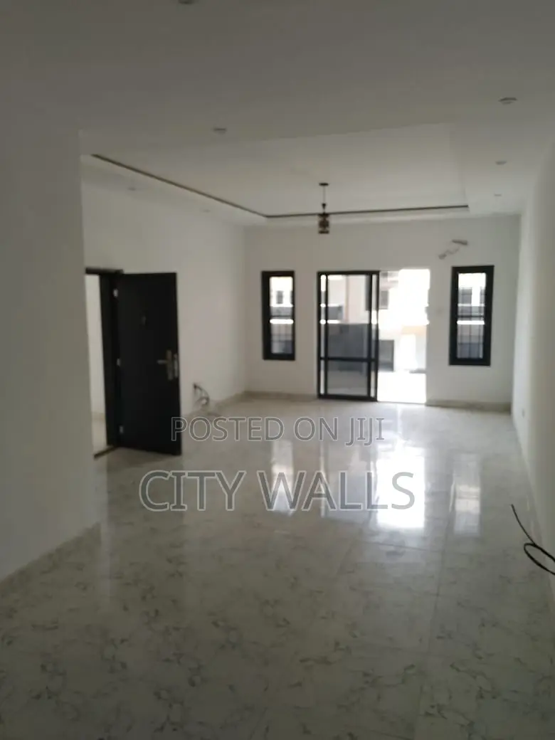 3bdrm Block of Flats in Chevron for rent in Chevron