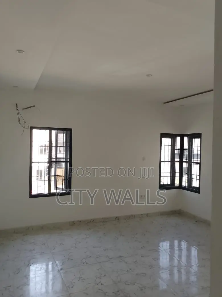 3bdrm Block of Flats in Chevron for rent in Chevron