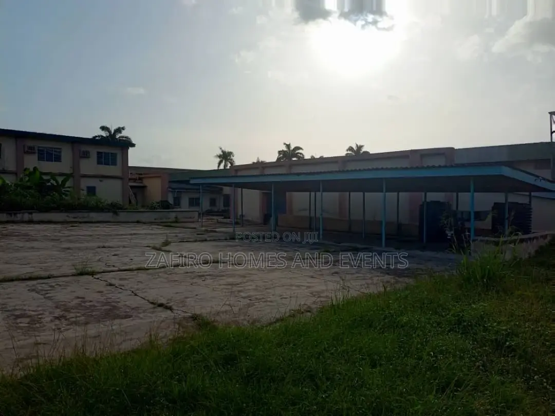 Strategic 1800m2 Warehouse at Toll Gate on Lagos-Ibadan Expr in CHallenge / Ibadan
