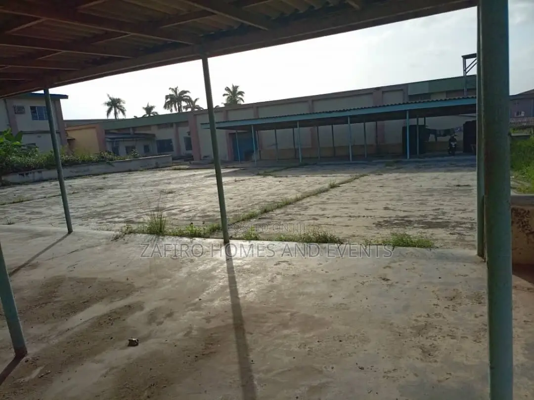 Strategic 1800m2 Warehouse at Toll Gate on Lagos-Ibadan Expr in CHallenge / Ibadan