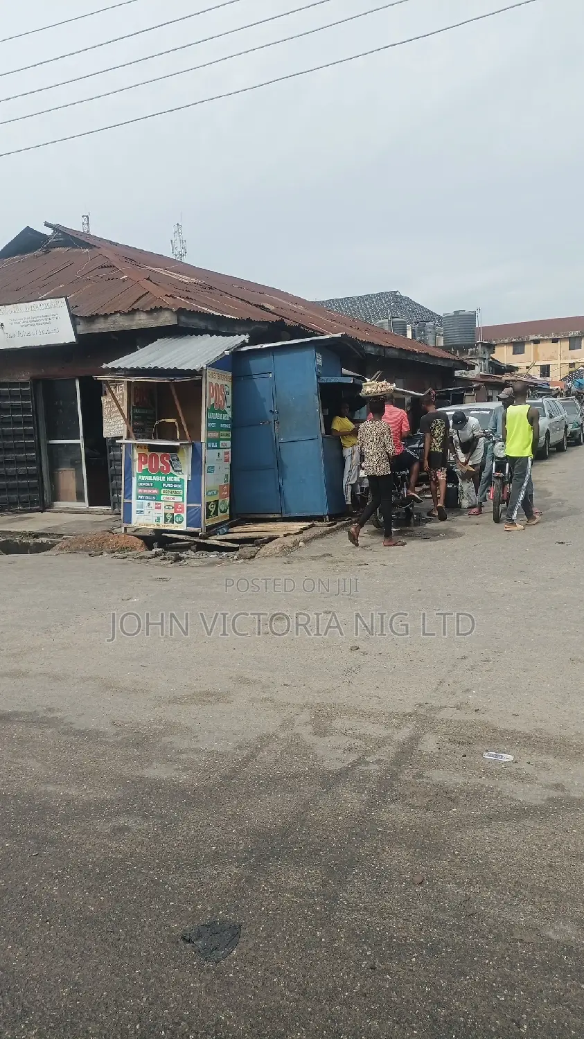 18bdrm Bungalow in Goriola By Uzor, Ajegunle for sale in Ajegunle
