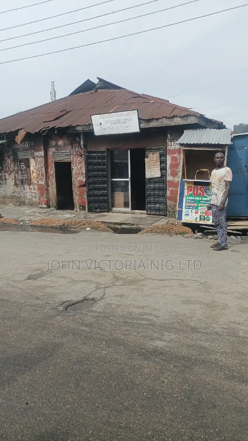 18bdrm Bungalow in Goriola By Uzor, Ajegunle for sale in Ajegunle