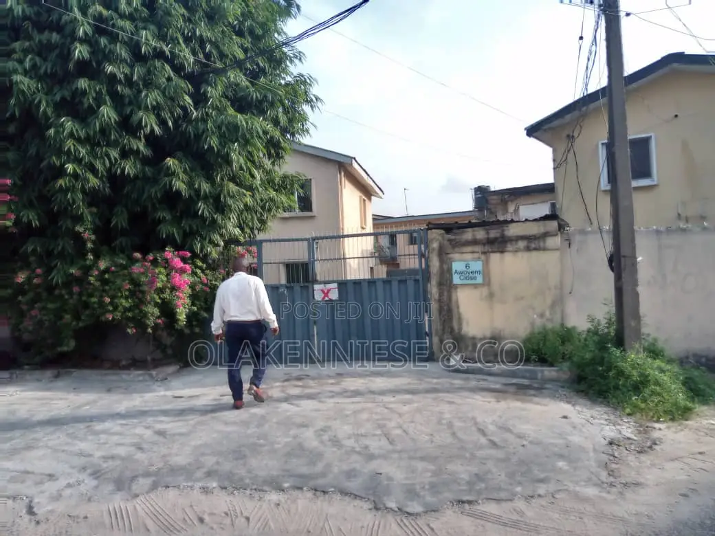 6bedroom Fully Detached on About 600sqm in Ogunlana
