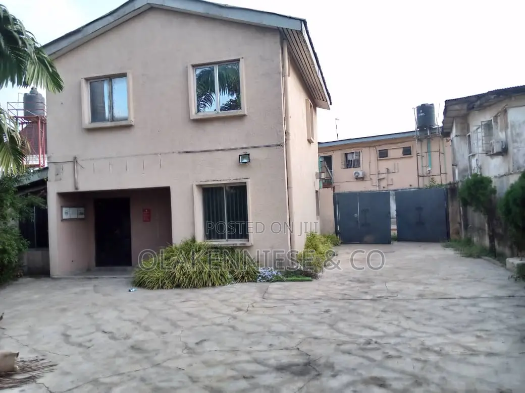 6bedroom Fully Detached on About 600sqm in Ogunlana