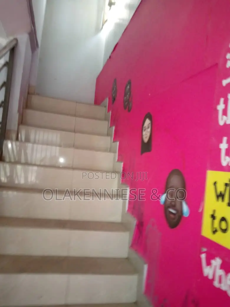 6bedroom Fully Detached on About 600sqm in Ogunlana