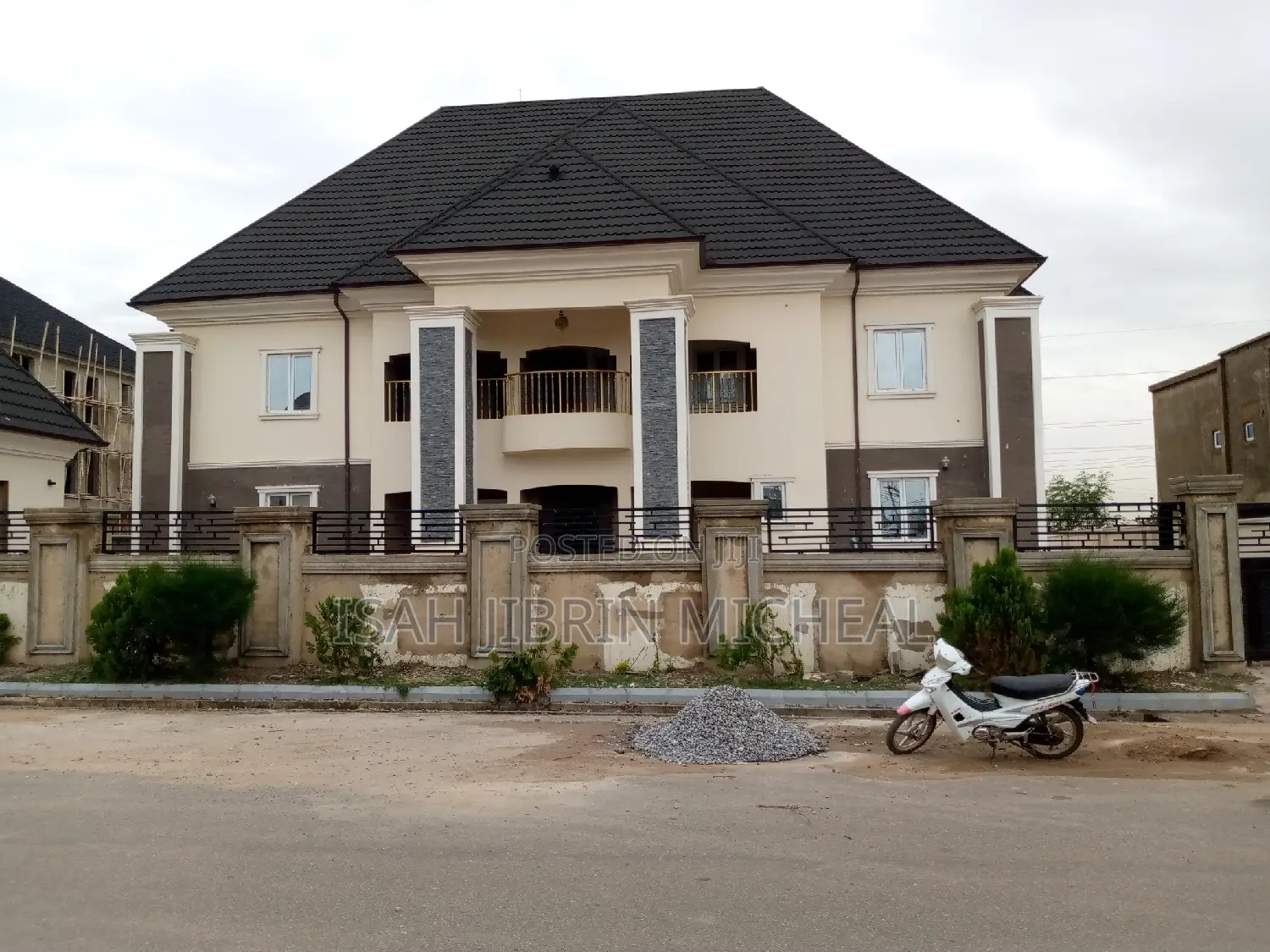 5bdrm Duplex in F01 Main Kubwa for sale in Kubwa