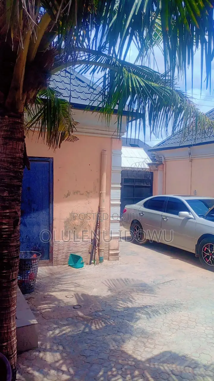 Furnished 2bdrm Block of Flats in Alimosho for sale in Alimosho