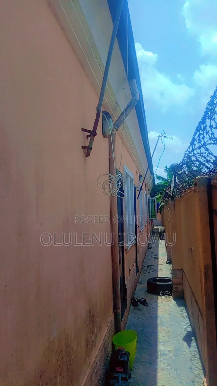 Furnished 2bdrm Block of Flats in Alimosho for sale in Alimosho