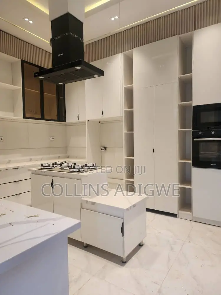 5bdrm Duplex in Chevron for sale in Chevron