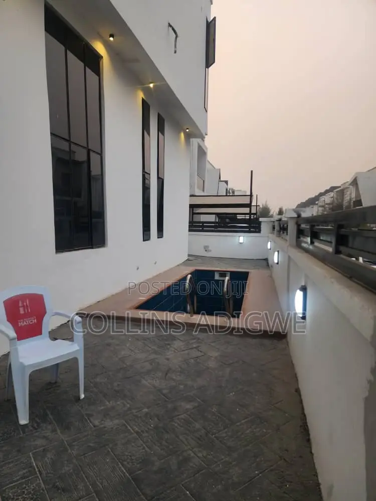 5bdrm Duplex in Chevron for sale in Chevron