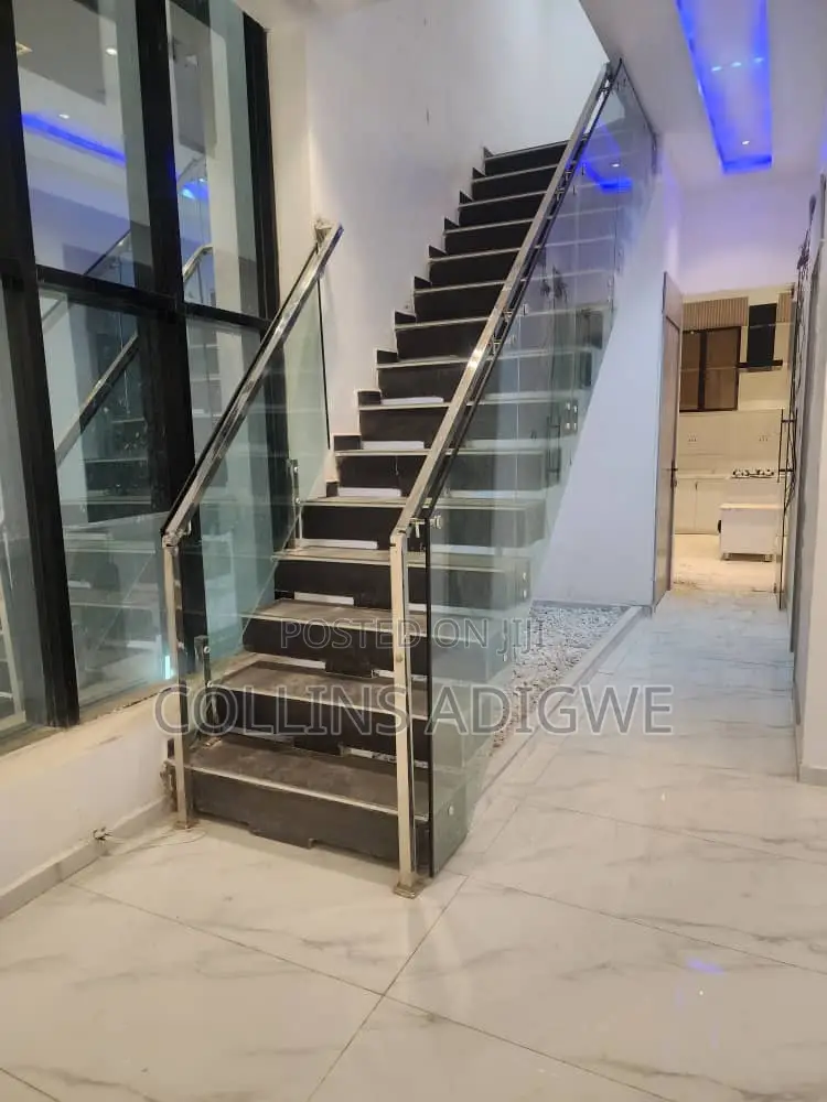 5bdrm Duplex in Chevron for sale in Chevron