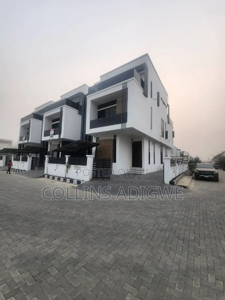 5bdrm Duplex in Chevron for sale in Chevron