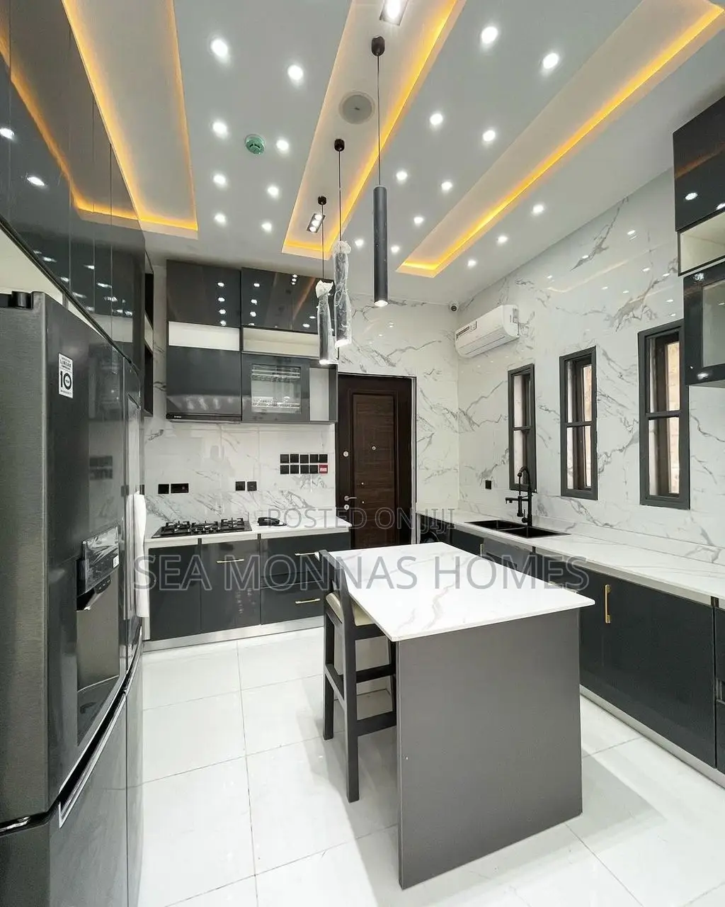 5bdrm Duplex in Lekki Phase 2 for sale in Lekki Phase 2