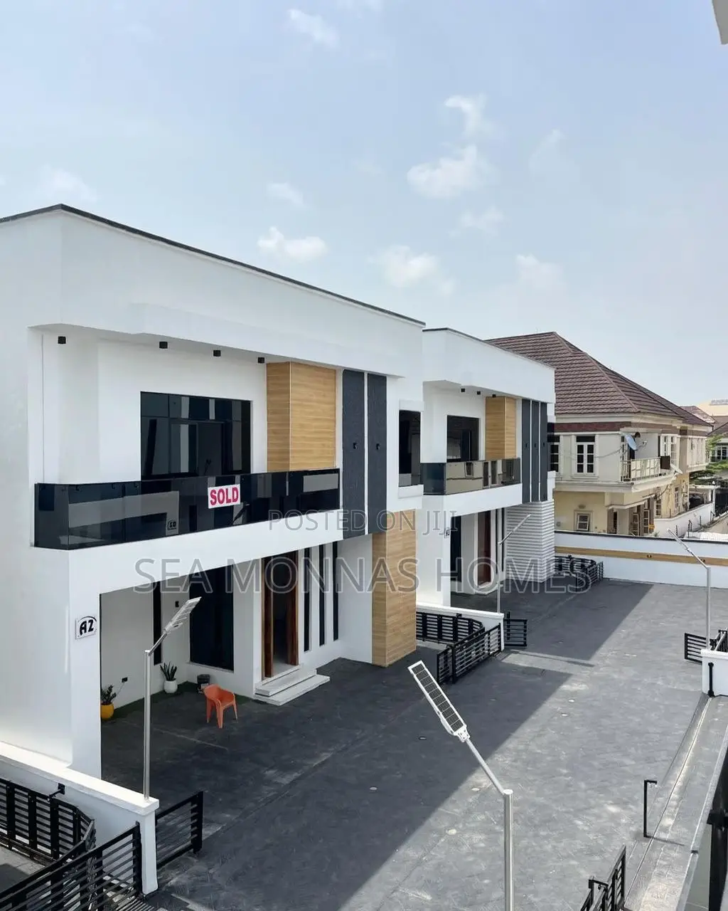 5bdrm Duplex in Chevron for sale in Chevron