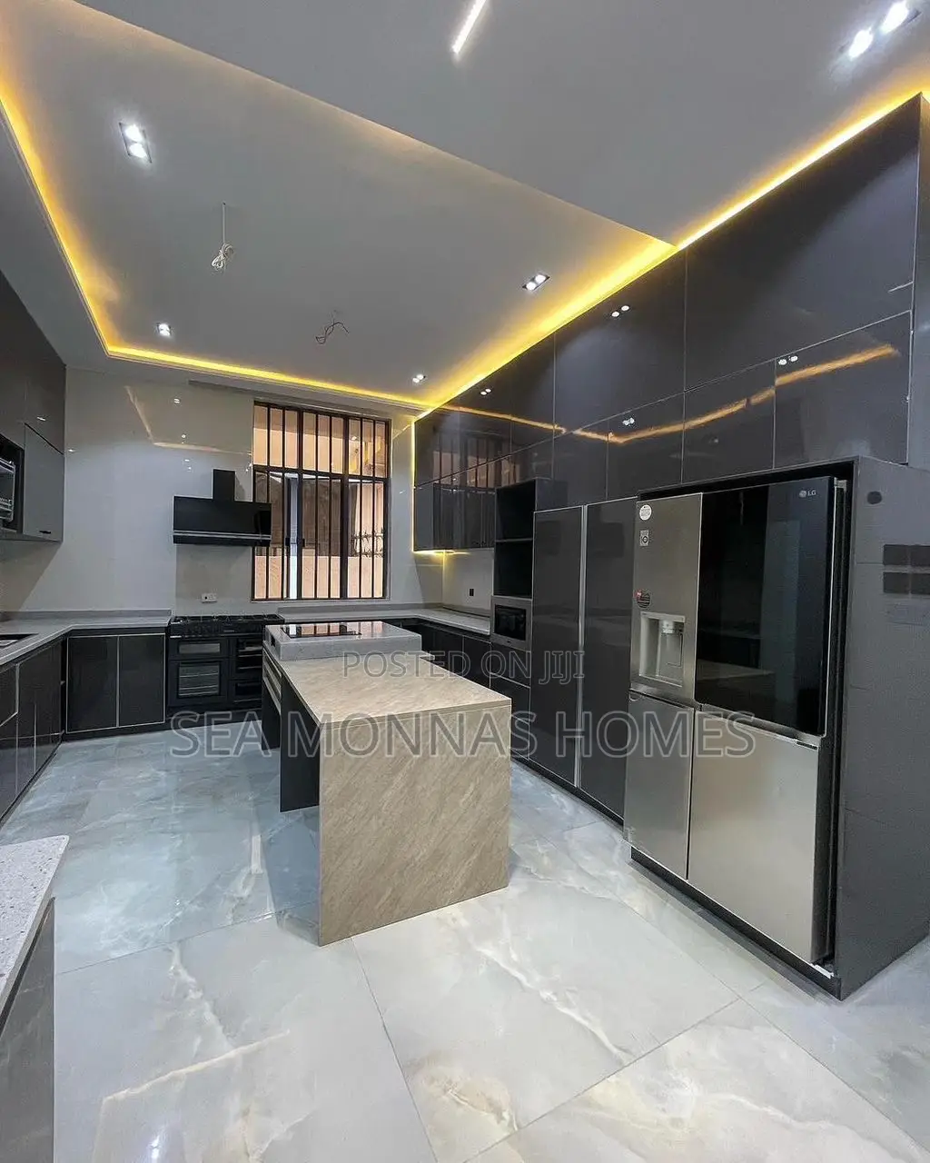 5bdrm Duplex in Chevron for sale in Chevron