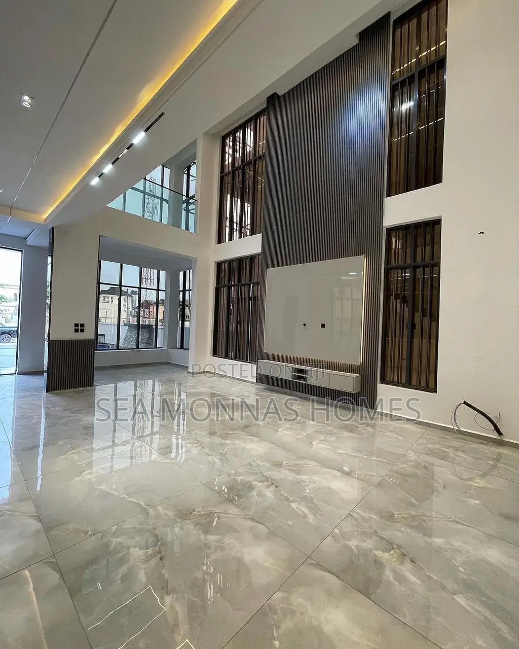 5bdrm Duplex in Chevron for sale in Chevron