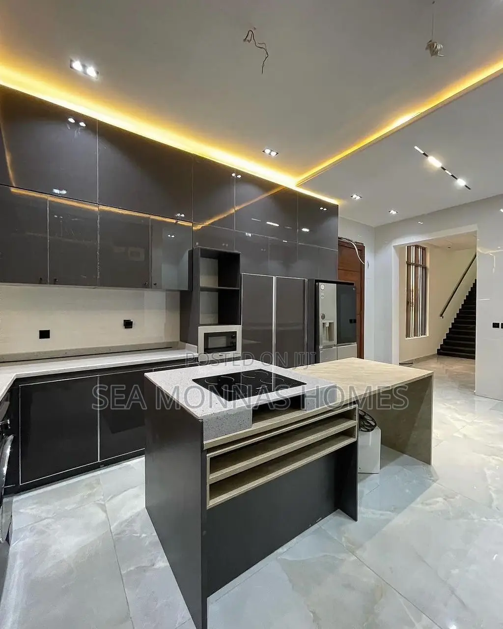 5bdrm Duplex in Chevron for sale in Chevron