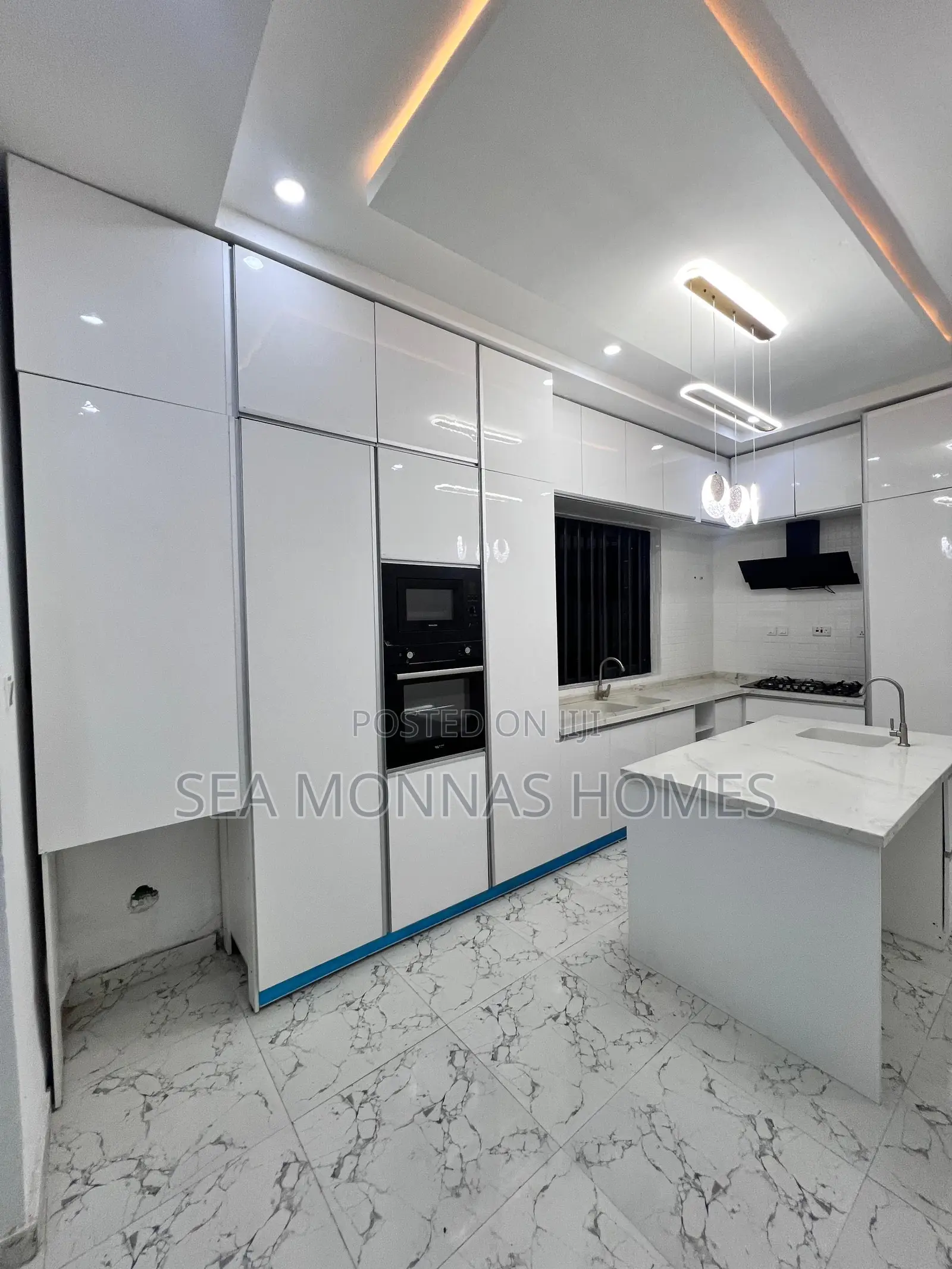 5bdrm Duplex in Lekki Phase 2 for sale in Lekki Phase 2
