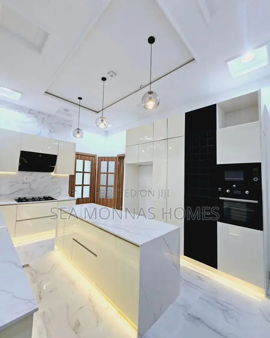 5bdrm Duplex in Megamond Estate, Ikota for sale in Ikota