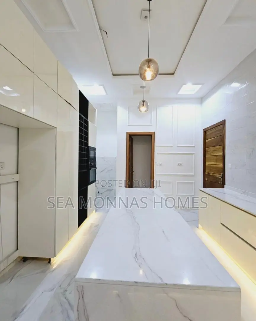 5bdrm Duplex in Megamond Estate, Ikota for sale in Ikota