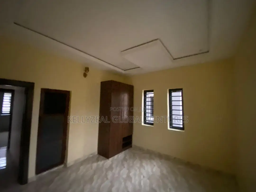3bdrm Apartment in Startimes Estate, Ago Palace for rent in Ago Palace