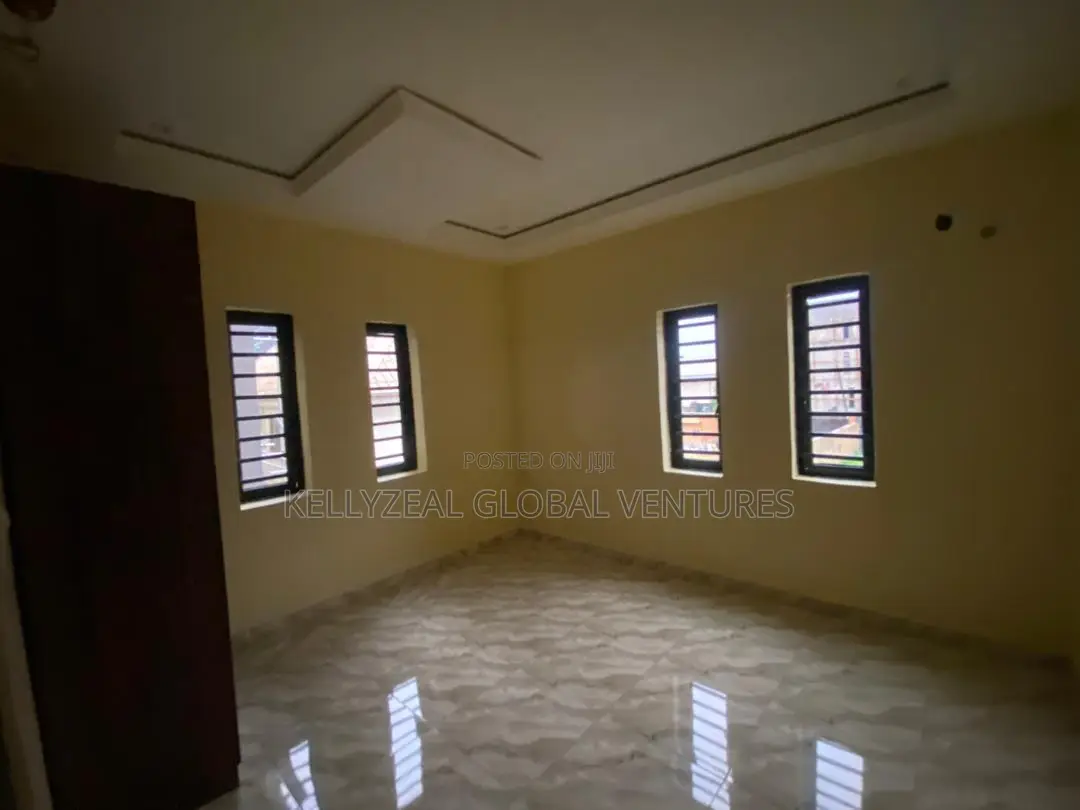3bdrm Apartment in Startimes Estate, Ago Palace for rent in Ago Palace