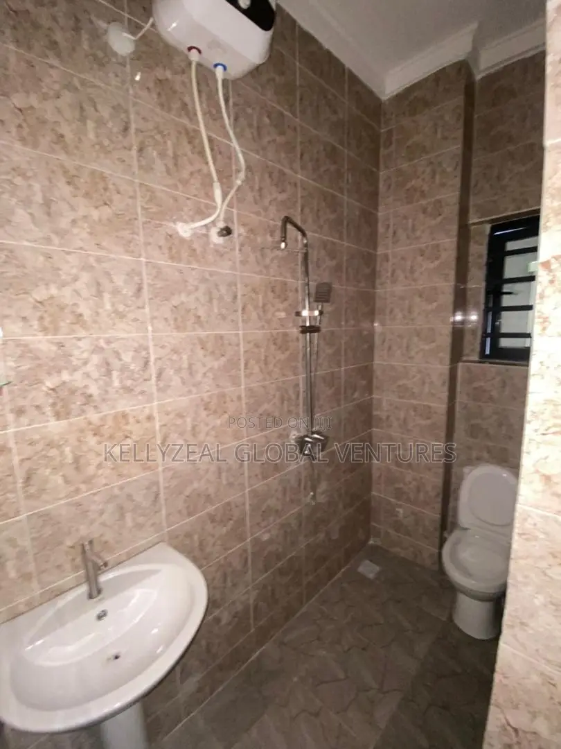 3bdrm Apartment in Startimes Estate, Ago Palace for rent in Ago Palace