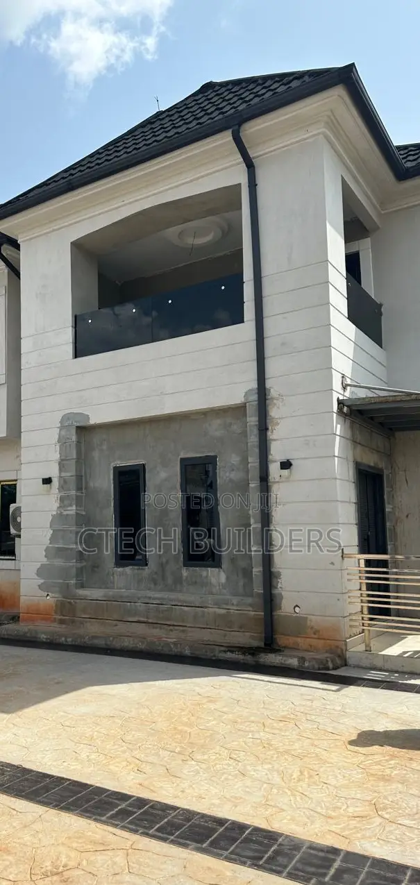 4bdrm Duplex in Benin City for sale in Benin City