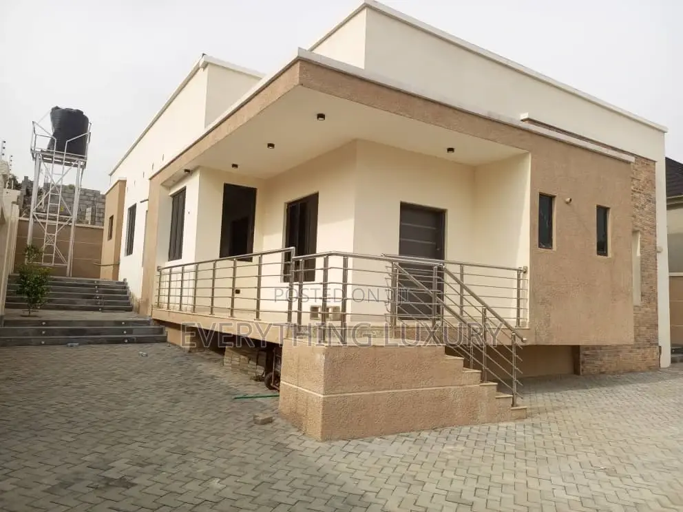 4bdrm Bungalow in Ushafa for rent in Ushafa