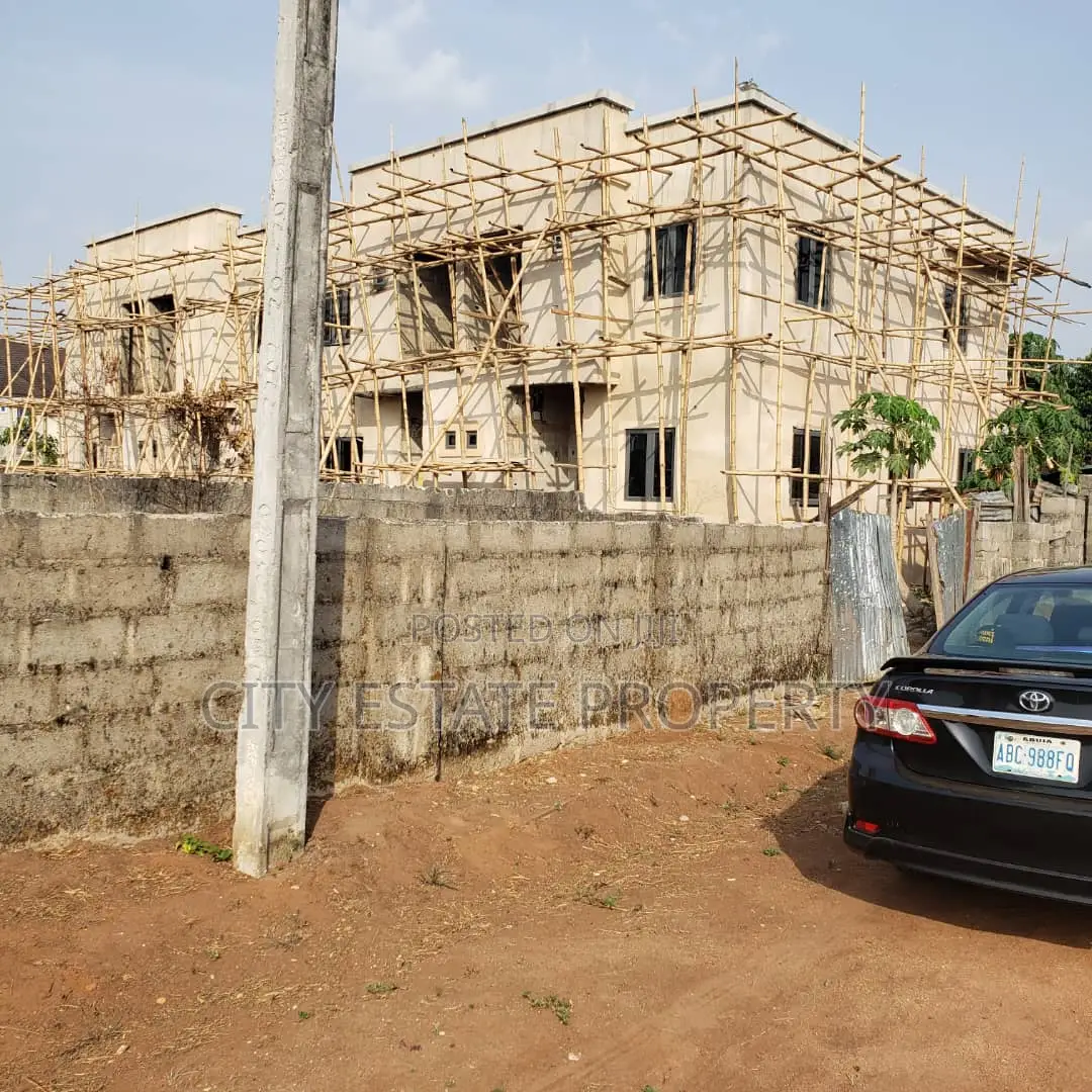 8bdrm Townhouse/Terrace in Crystal View Estate, Owerri for sale in Owerri