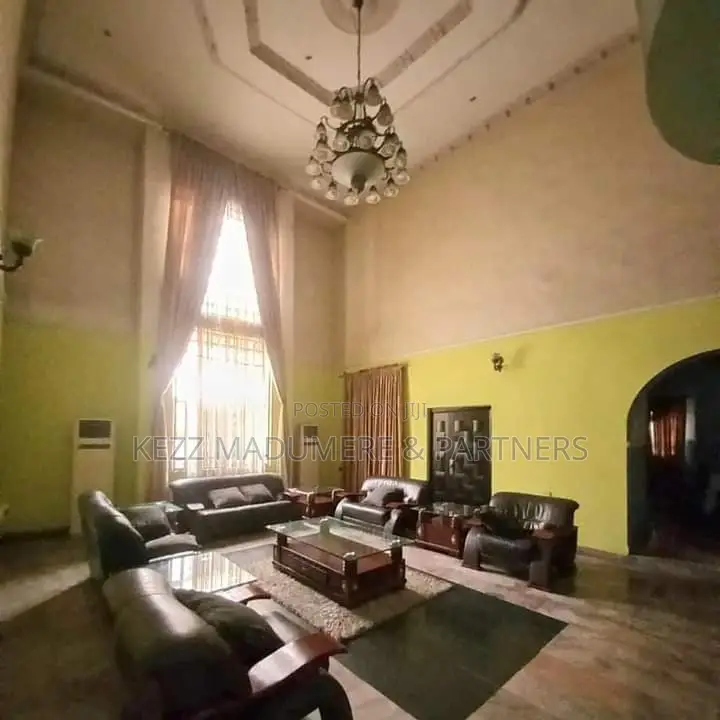 5bdrm Duplex in Gated Estate , Dr for sale in Port-Harcourt