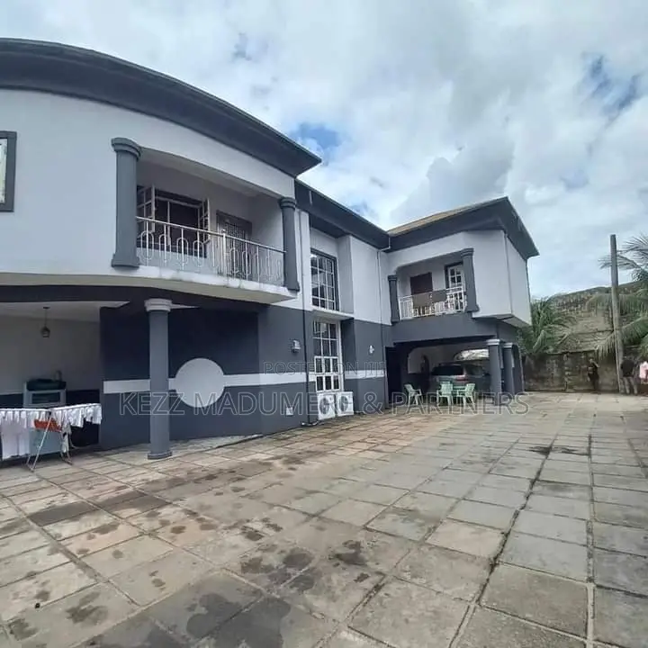 5bdrm Duplex in Gated Estate , Dr for sale in Port-Harcourt
